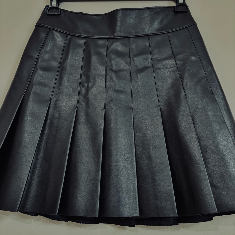 Abercrombie & Fitch vegan leather black pleated preppy mini skirt women XS / W26 - Picture 8 of 16